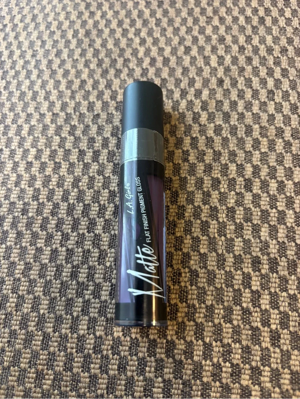 L. A. Girl Matte Flat Finish Pigment Gloss In Black Current 0.17 Oz